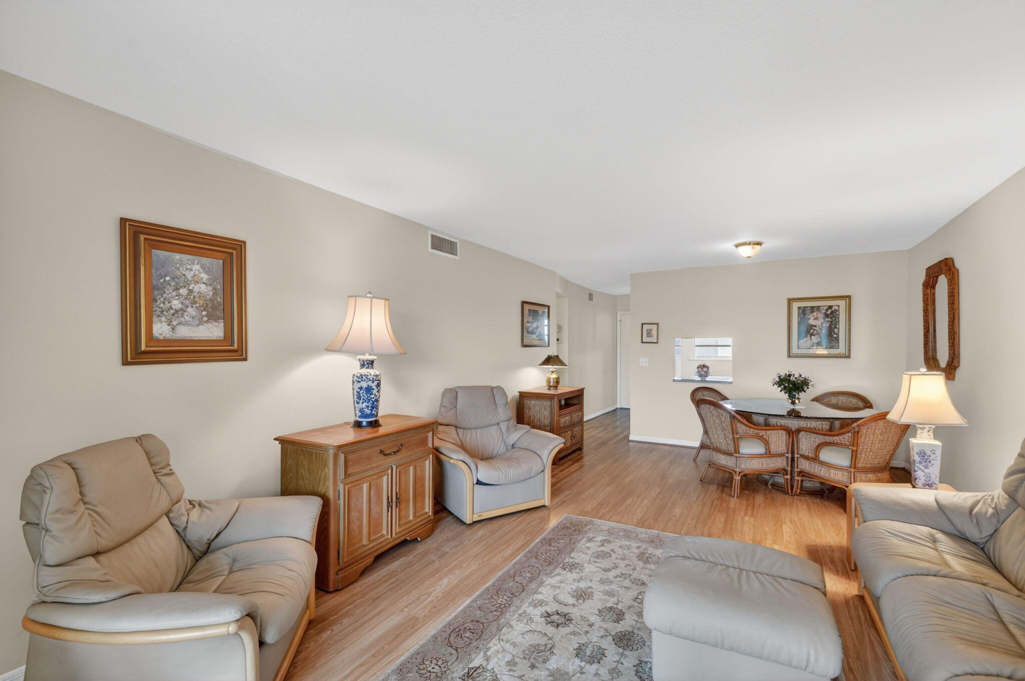 VILLAGE ROYALE ON THE GREEN CONDO - Residential