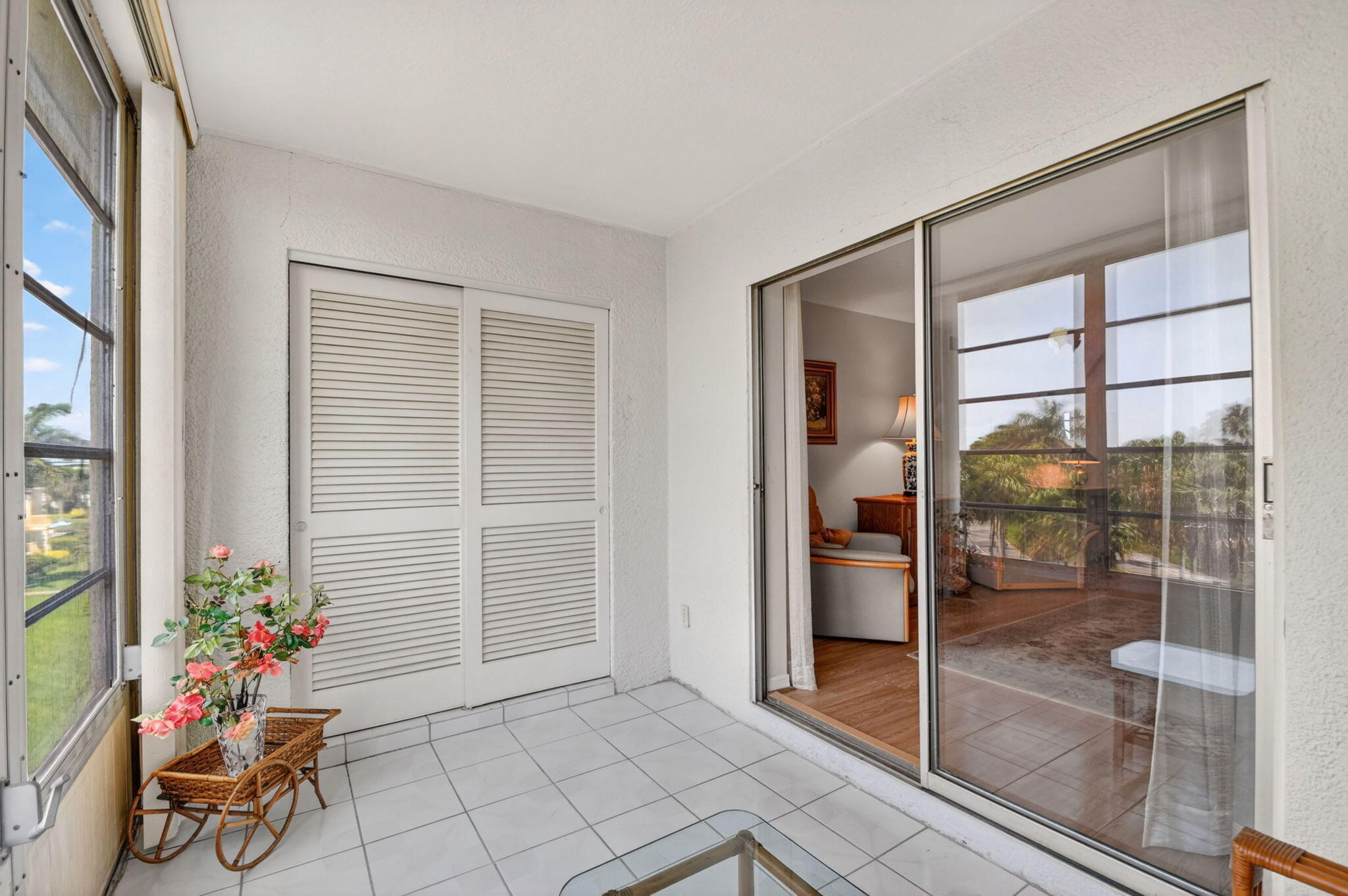 VILLAGE ROYALE ON THE GREEN CONDO - Residential