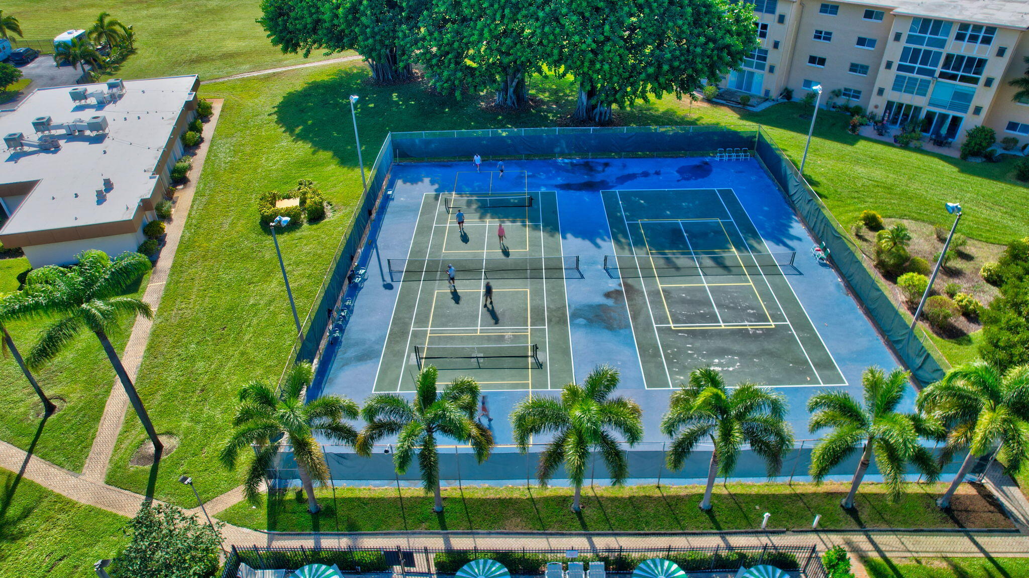 VILLAGE ROYALE ON THE GREEN CONDO - Residential