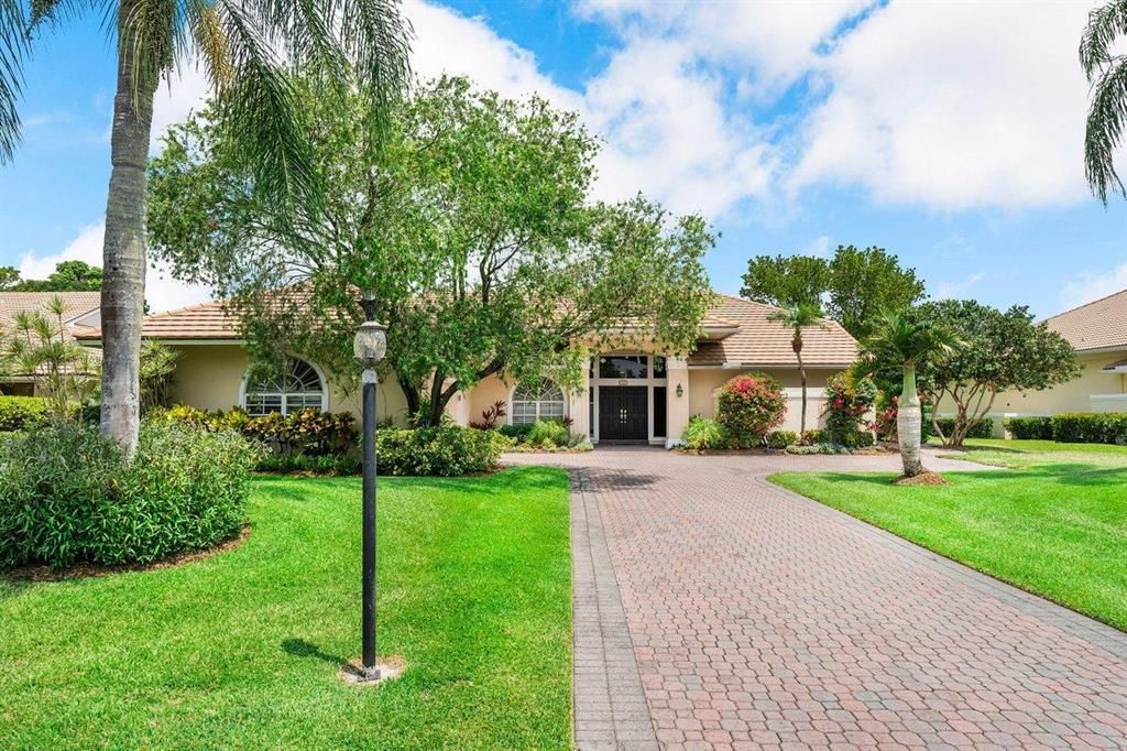 Photo of 145 Thornton Drive, Palm Beach Gardens, FL 33418 (MLS # R10714458)