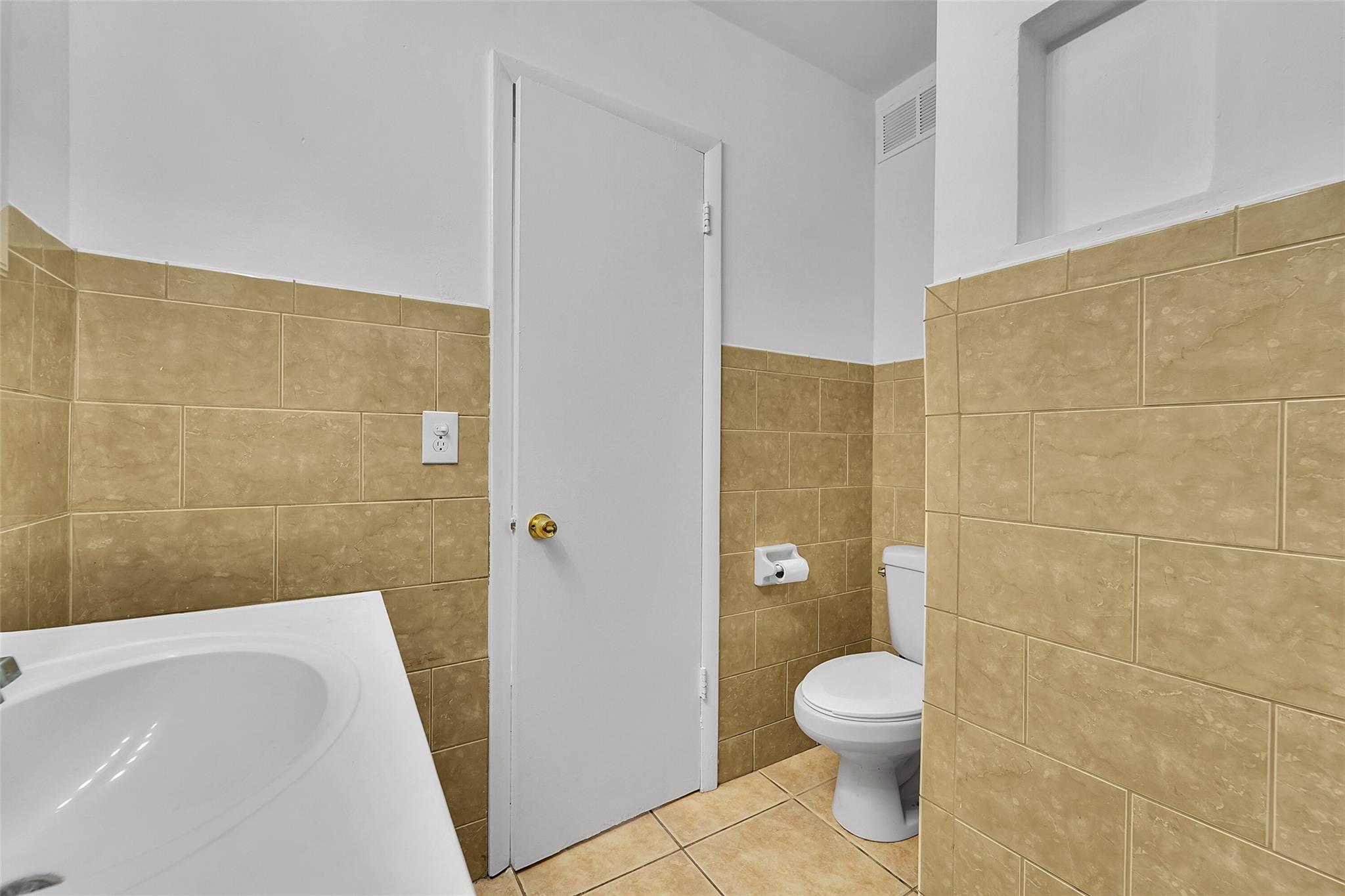MIRAMAR SEC 8 - Residential Lease