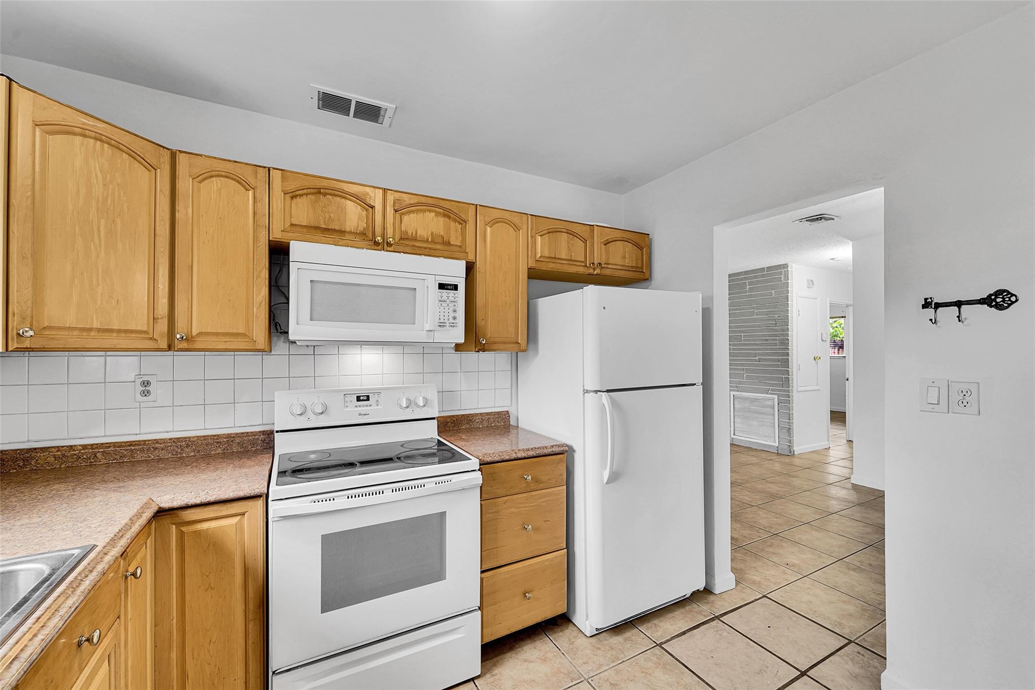 MIRAMAR SEC 8 - Residential Lease
