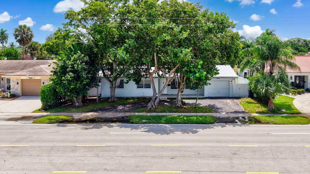 Photo of 998 W CAMINO REAL, Boca Raton, FL 33486 (MLS # B26076409)