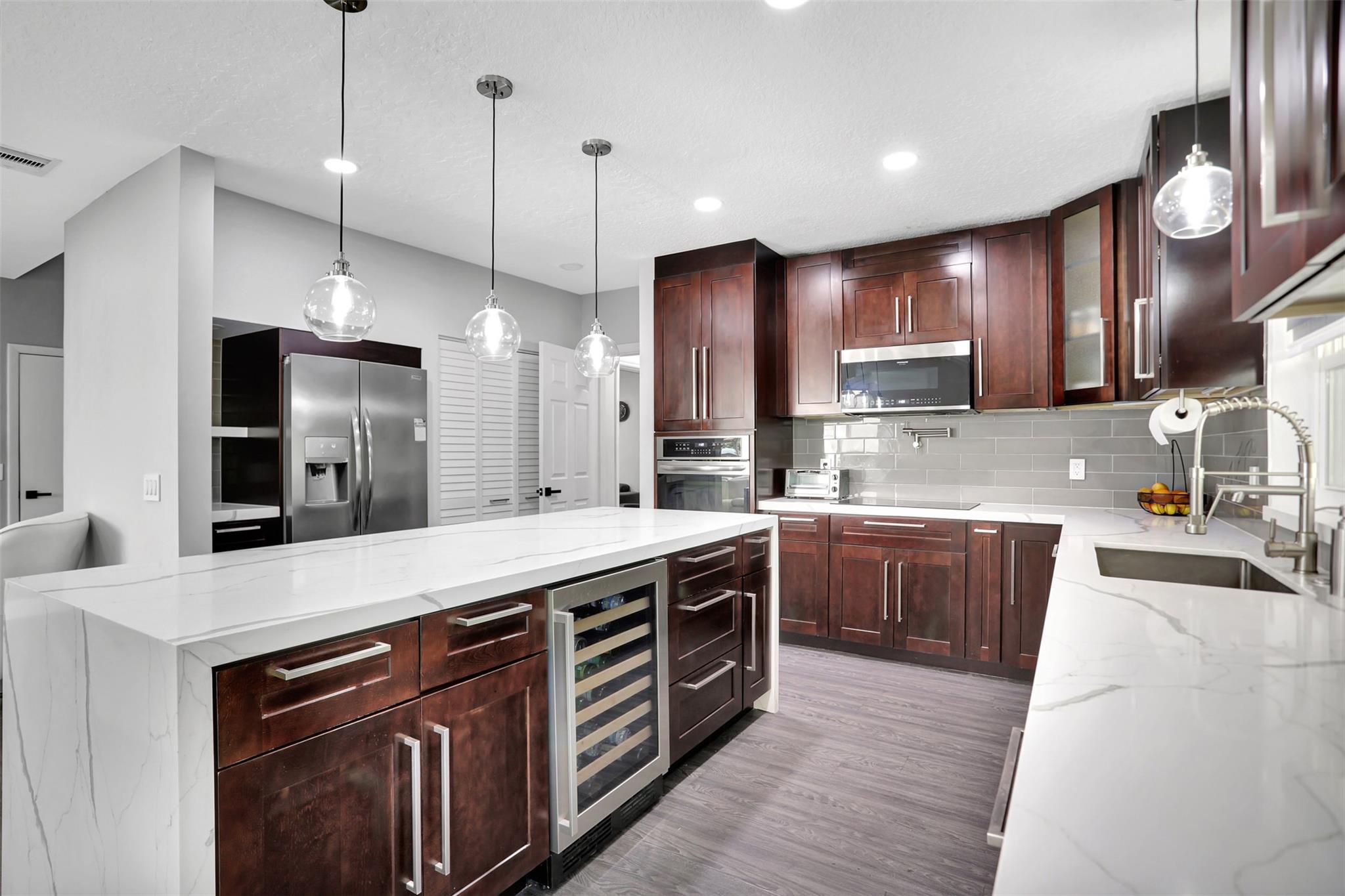Woodside Estates 127-10 B - Residential
