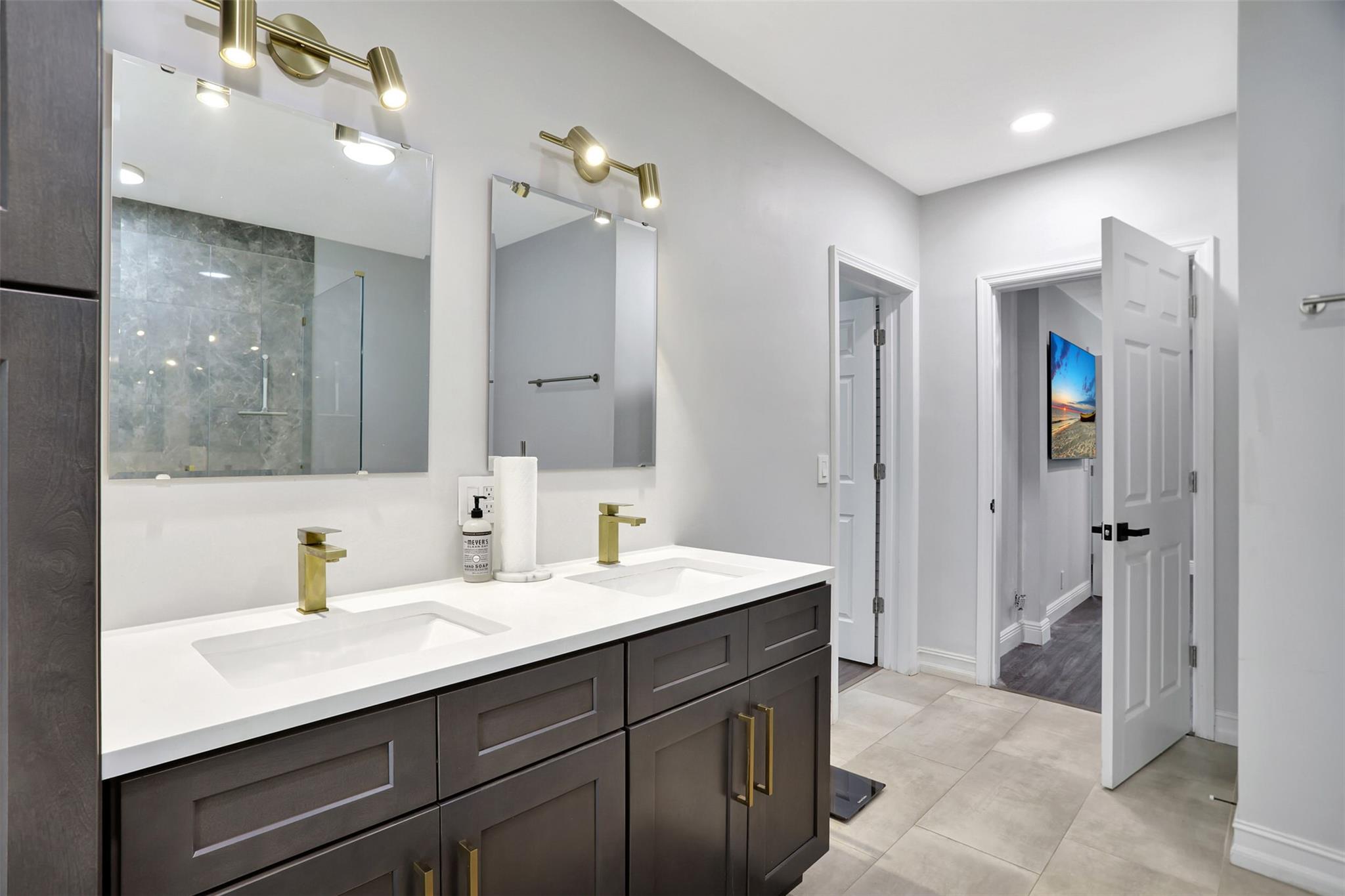 Woodside Estates 127-10 B - Residential