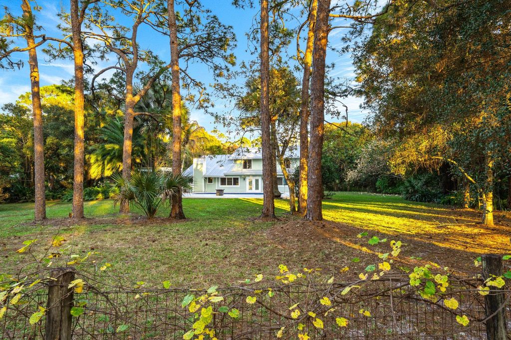 Photo of 19150 SE Jupiter Road, Jupiter, FL 33458 (MLS # R11163897)