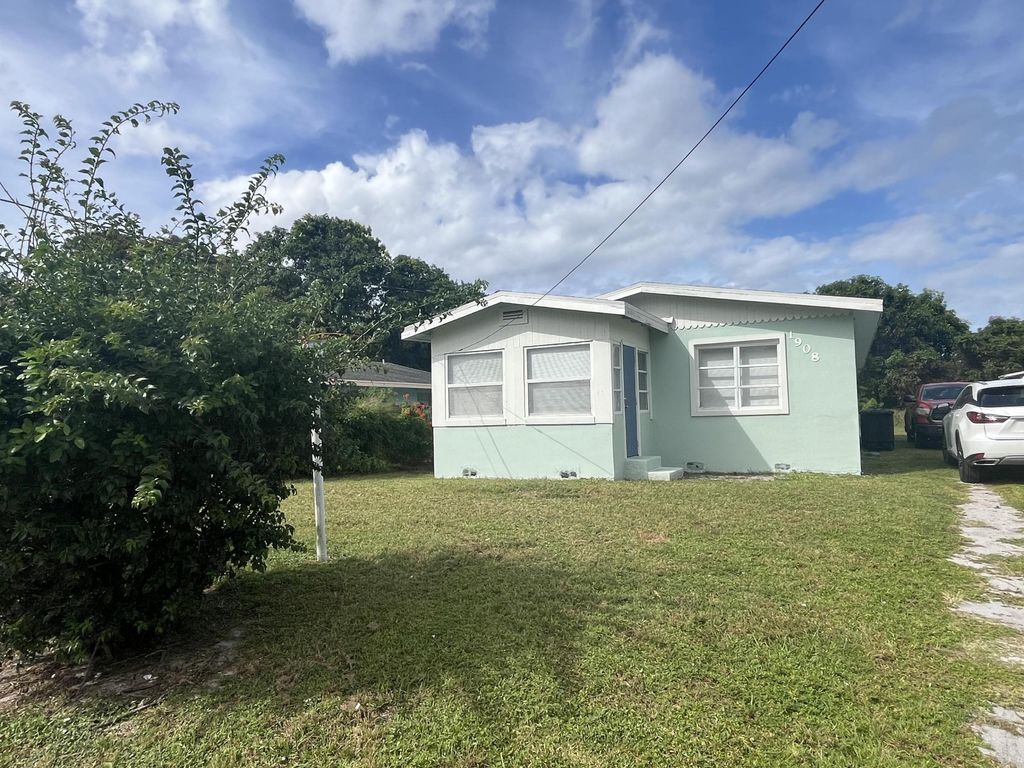 Photo of 1908 M Avenue, Fort Pierce, FL 34950 (MLS # R11030610)
