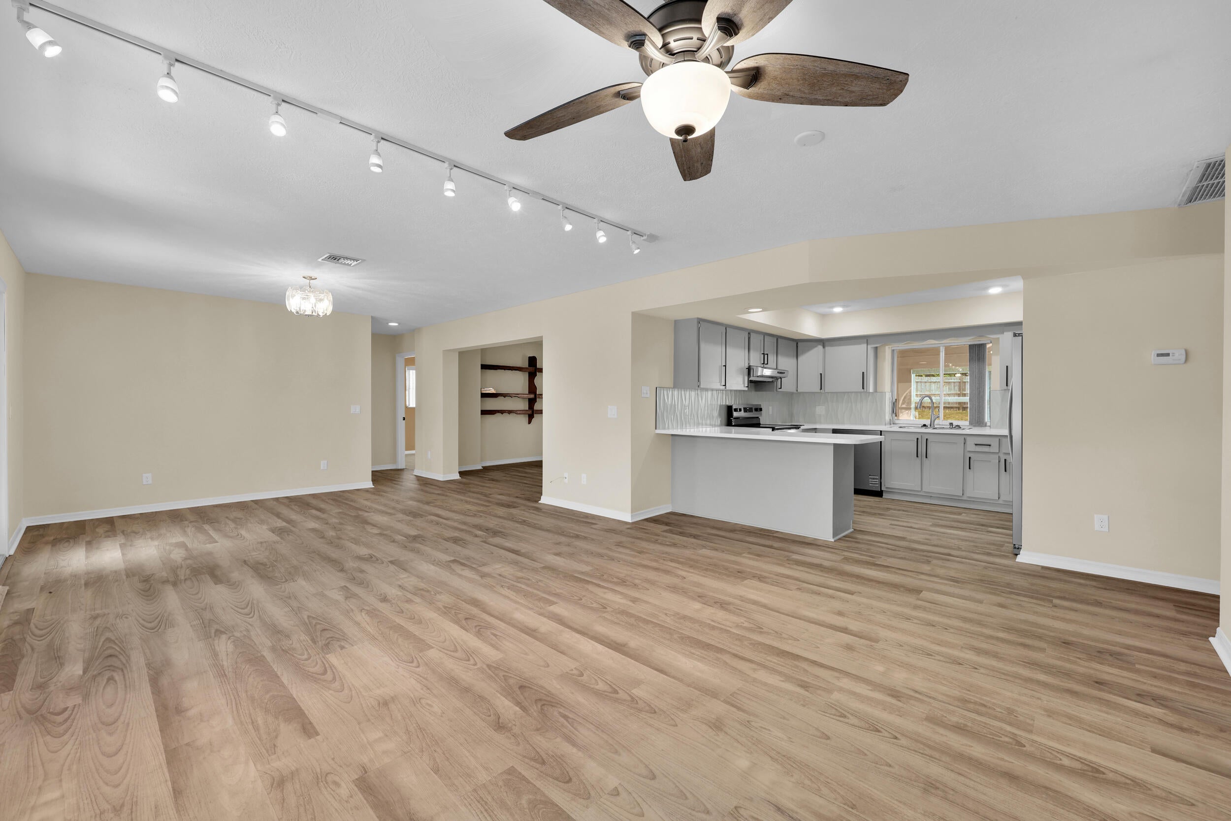 2306 NE 19TH Court