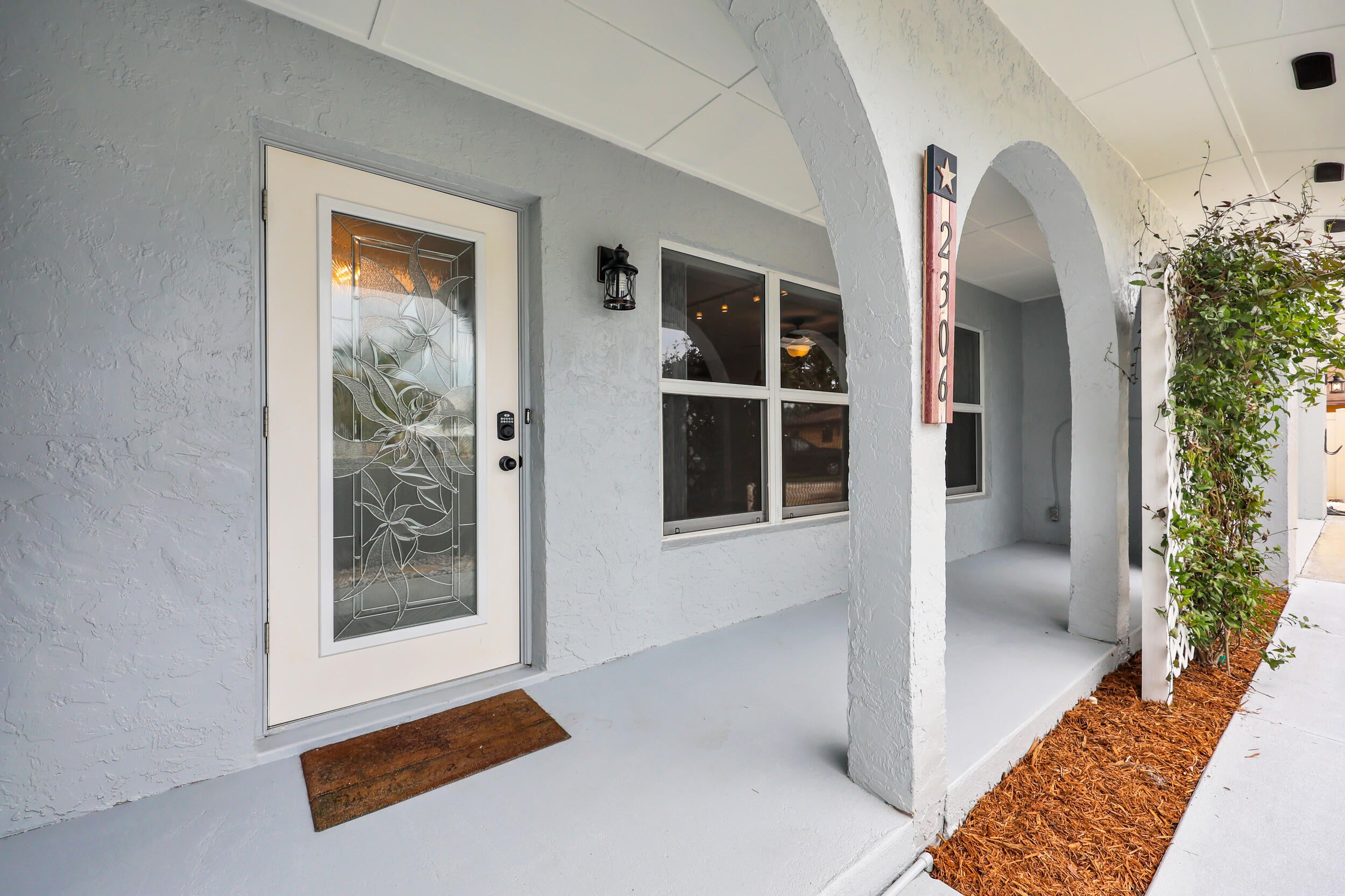 2306 NE 19TH Court
