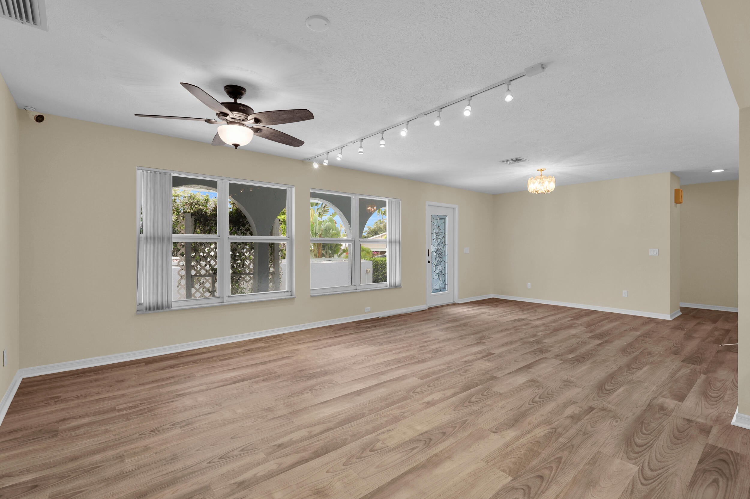 2306 NE 19TH Court