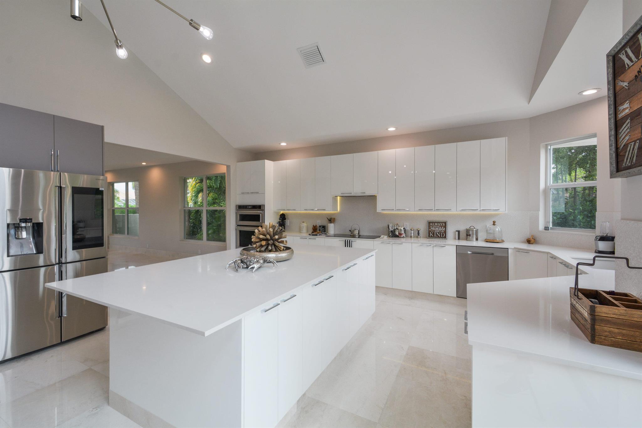 934 SW 21st Way