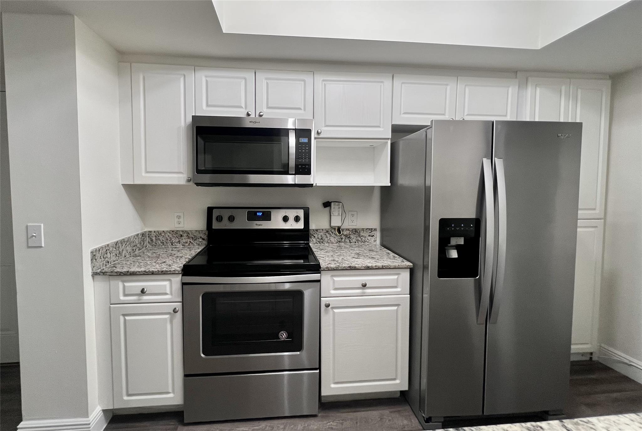 Oversized 1 bedroom (1000sqft) with a very large living area and tons of closet space! Country Club Towers is now leasing luxury waterfront one and two bedroom residences featuring huge living spaces, oversized bedrooms and tons of closet space. If you’re looking for a spacious and well-appointed rental with resort-style amenities and beautifully maintained grounds, look no further. Country Club Towers offers all these lifestyle choices plus effortless expressway convenience and easy access to anything in Miami-Dade or Broward county. *$1000 DEPOSIT (w.a.c) *FAST AND EASY MOVE IN *LARGE FRIENDLY PETS UP TO 60LBS. OK