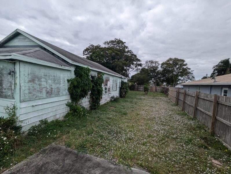 28 NW 7th Avenue