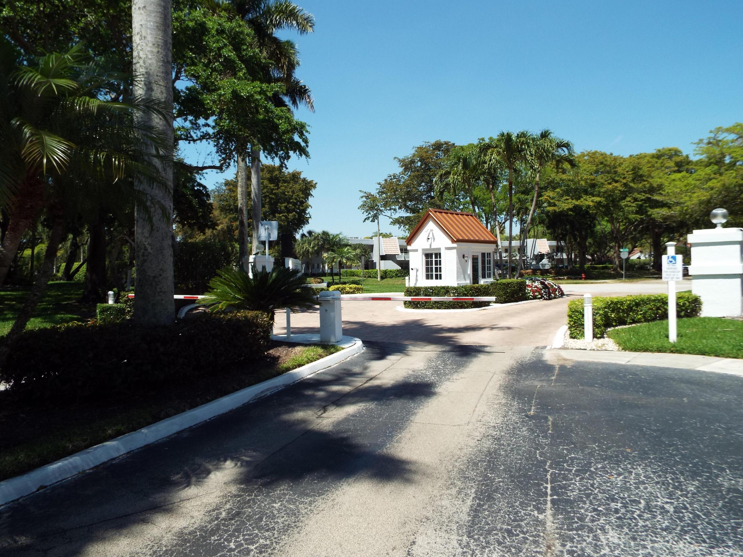VIZCAYA GARDENS AT PALM-AIRE - Residential