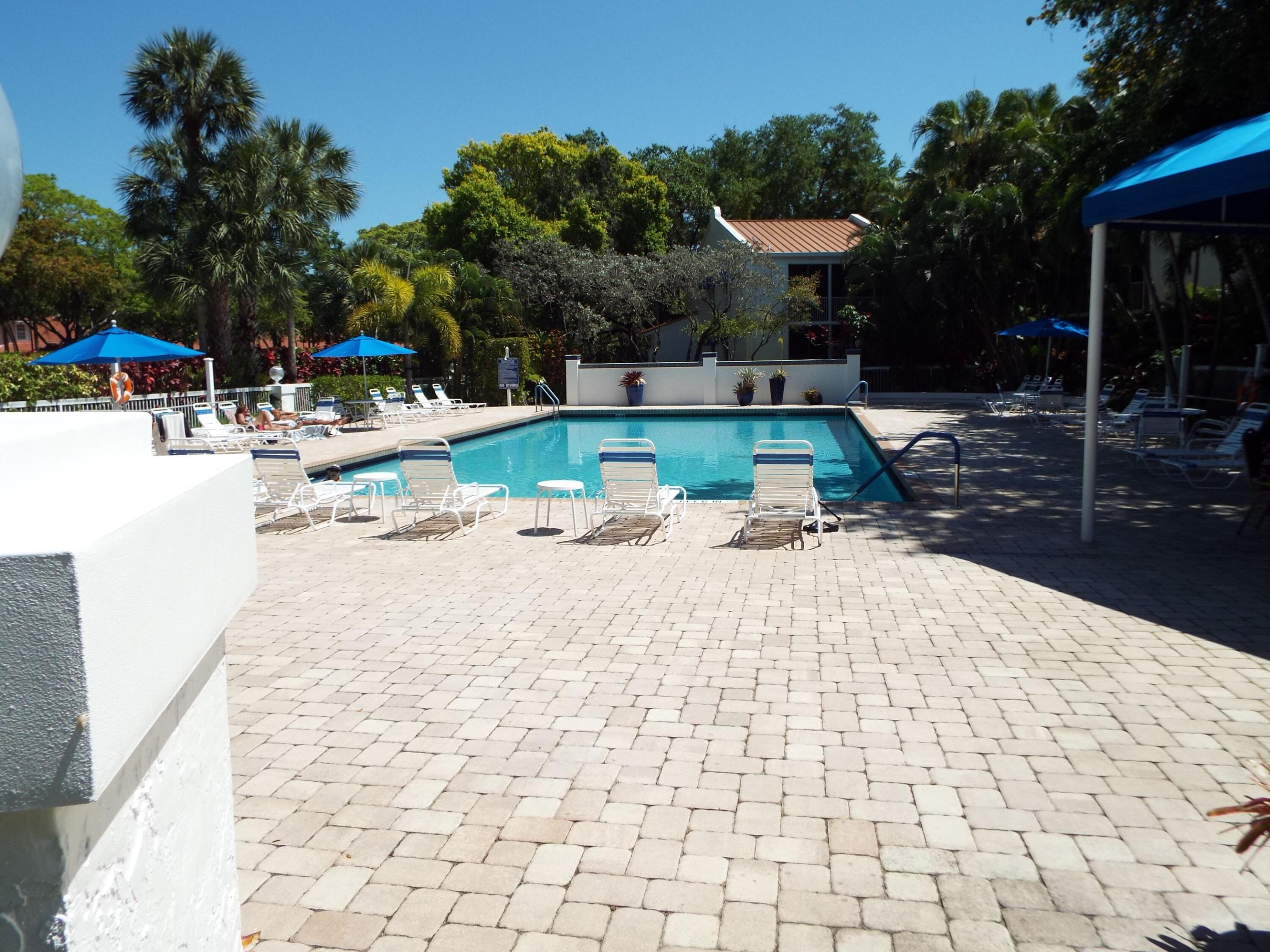 VIZCAYA GARDENS AT PALM-AIRE - Residential