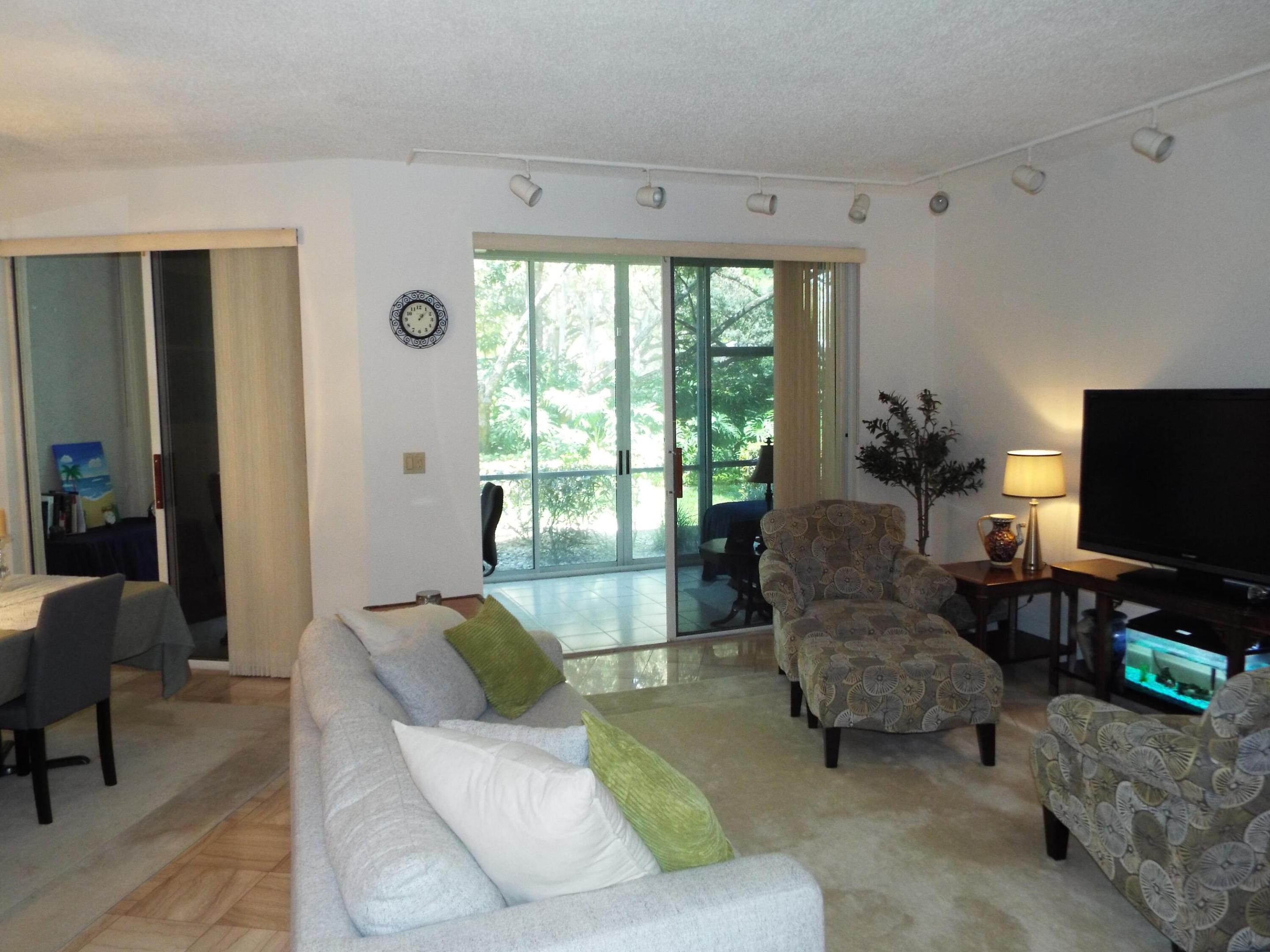 VIZCAYA GARDENS AT PALM-AIRE - Residential