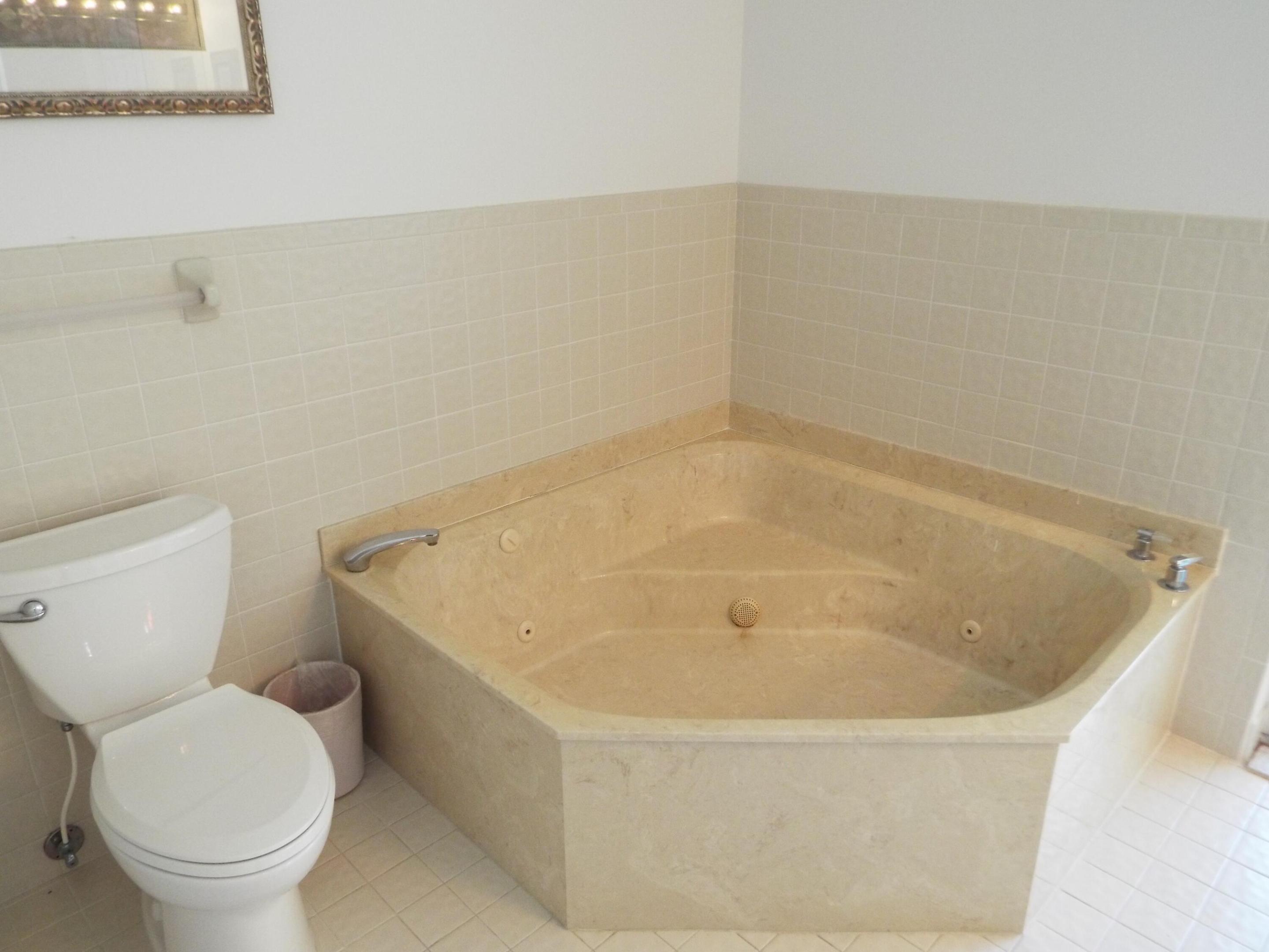 VIZCAYA GARDENS AT PALM-AIRE - Residential