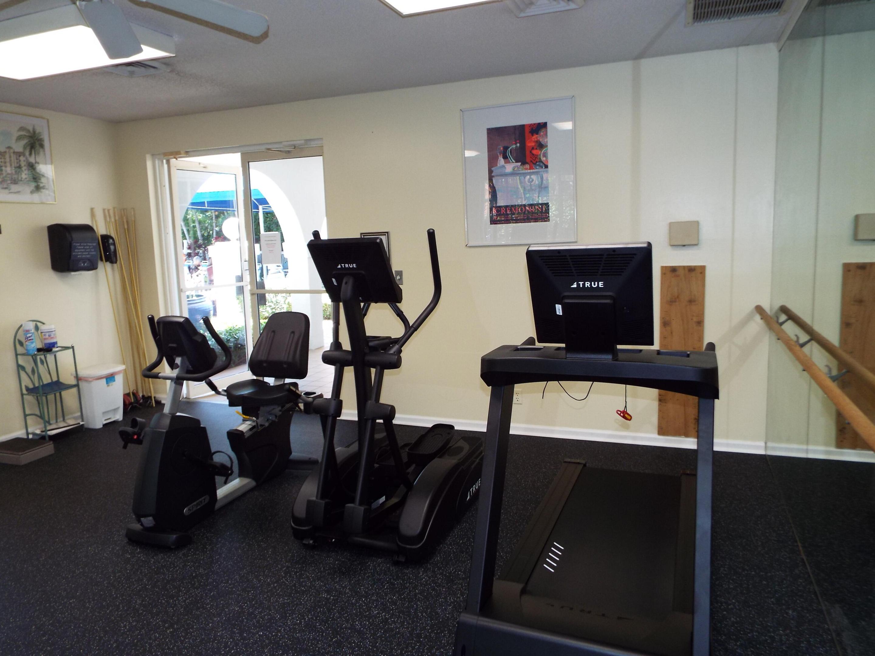 VIZCAYA GARDENS AT PALM-AIRE - Residential