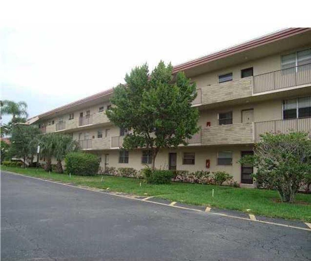 Photo of 3900 NW 76th Avenue, Sunrise, FL 33351 (MLS # B26005609)