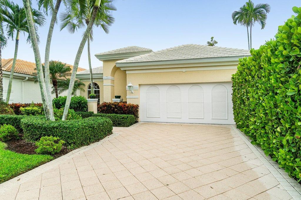 Photo of 125 Emerald Key Lane, Palm Beach Gardens, FL 33418 (MLS # R11122223)
