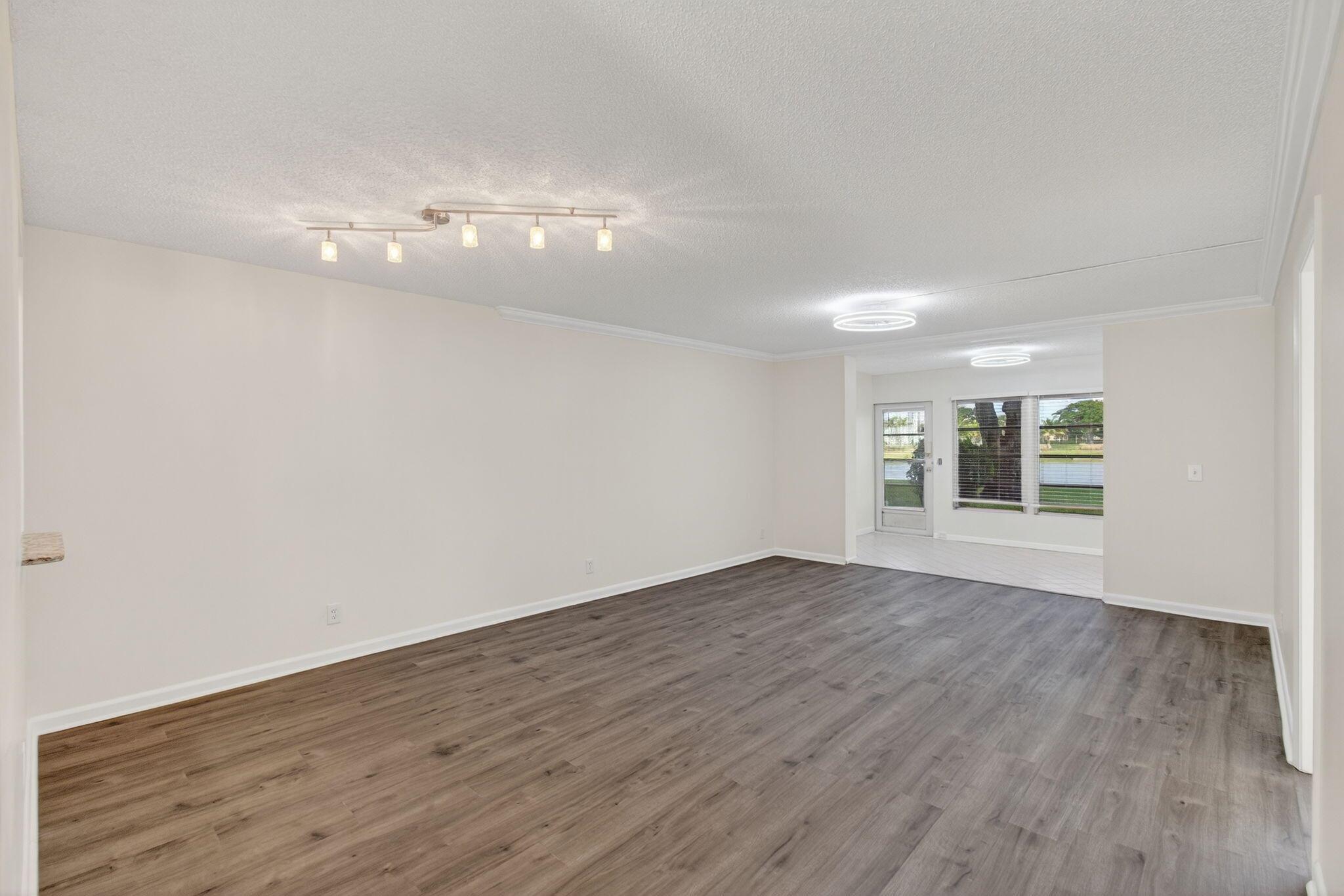 VILLAGES OF ORIOLE ABBEY - Residential Lease