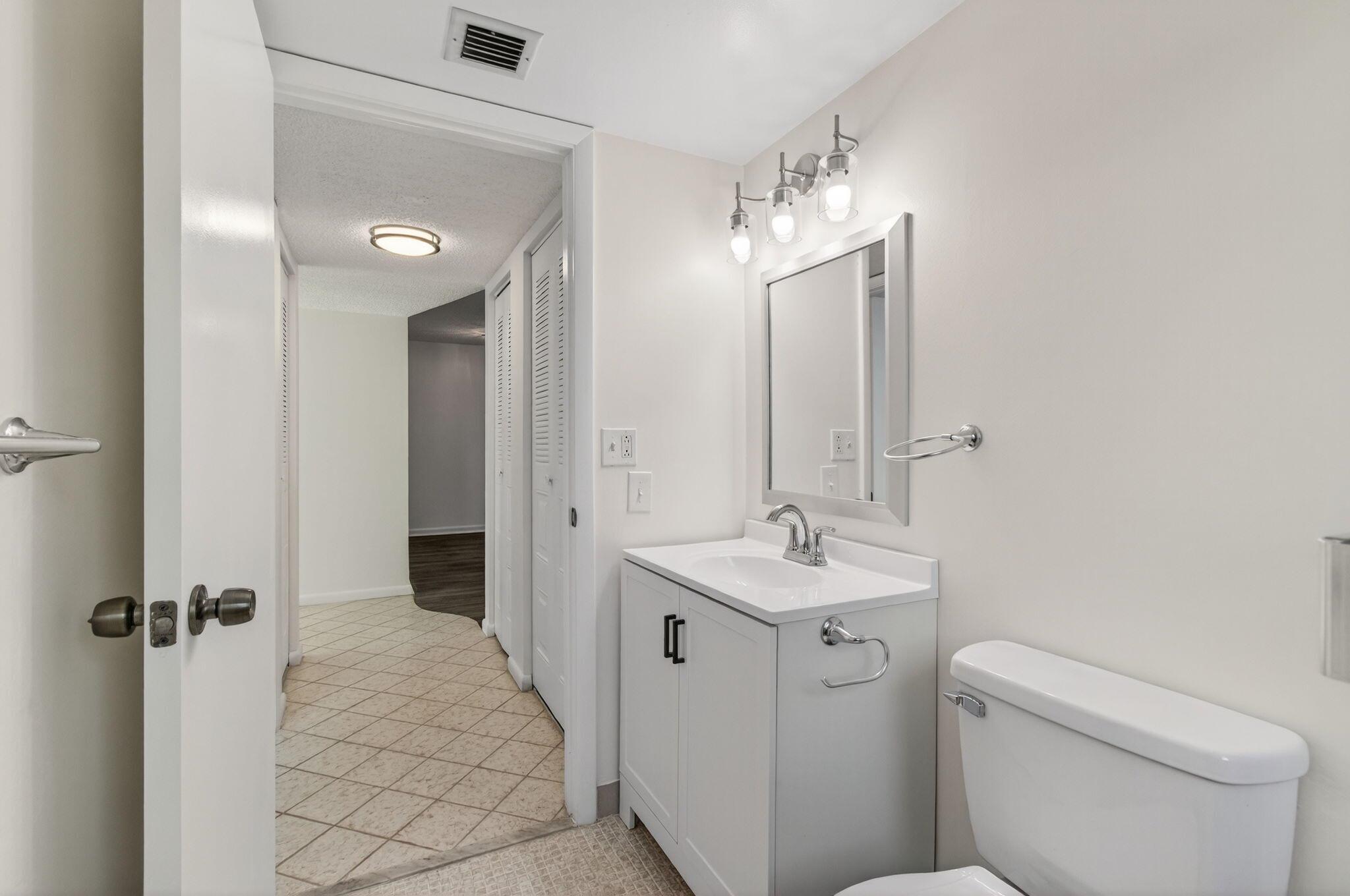 VILLAGES OF ORIOLE ABBEY - Residential Lease