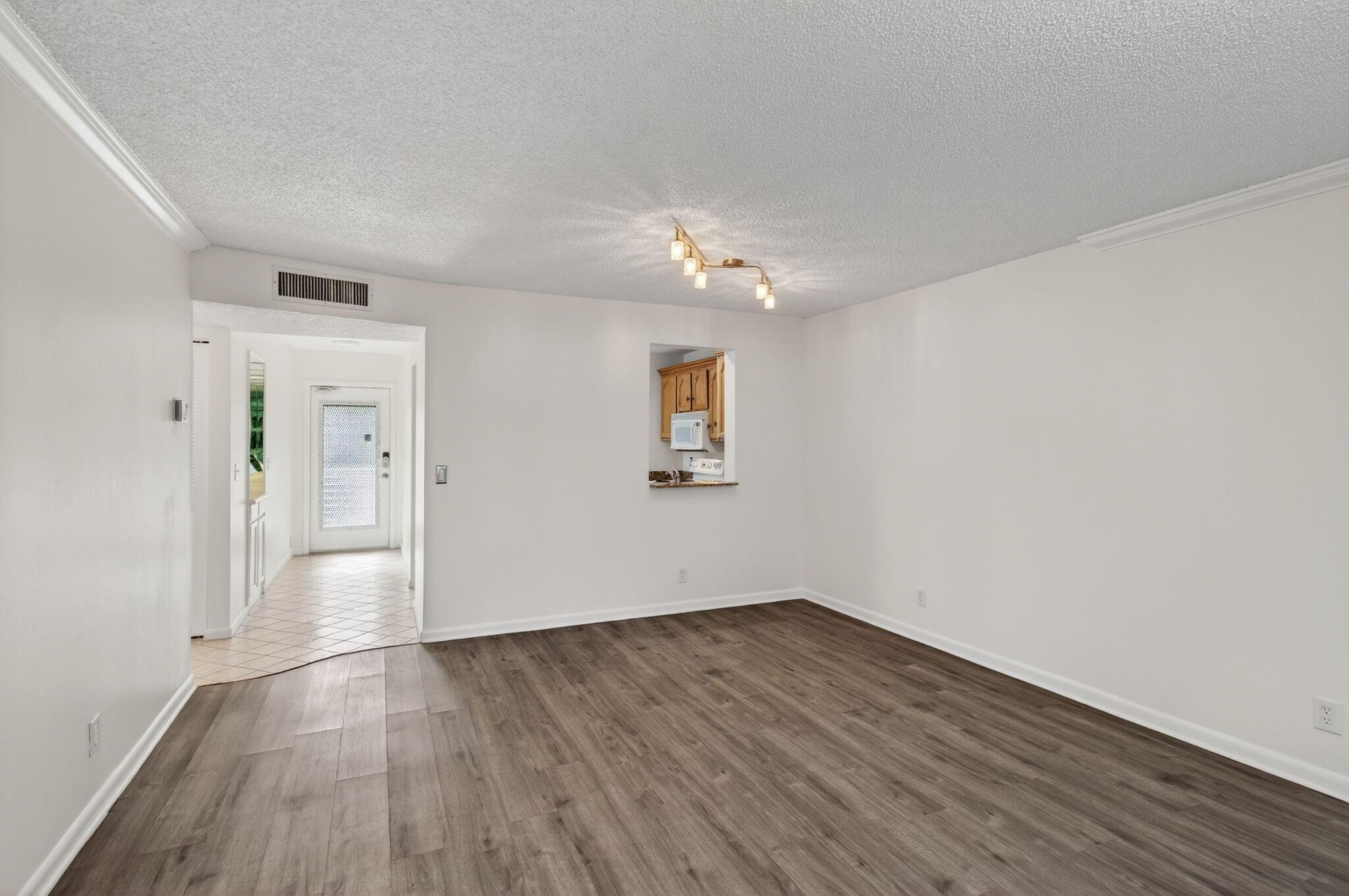 VILLAGES OF ORIOLE ABBEY - Residential Lease