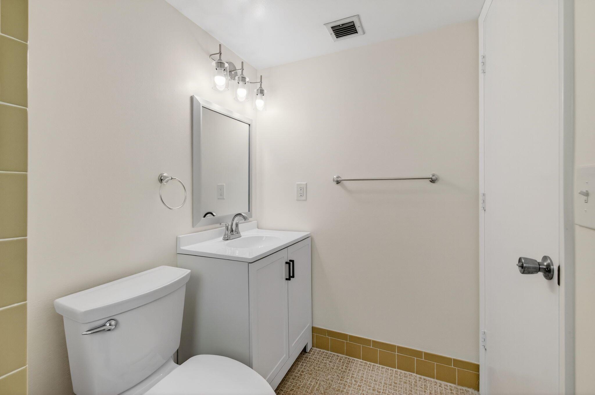 VILLAGES OF ORIOLE ABBEY - Residential Lease