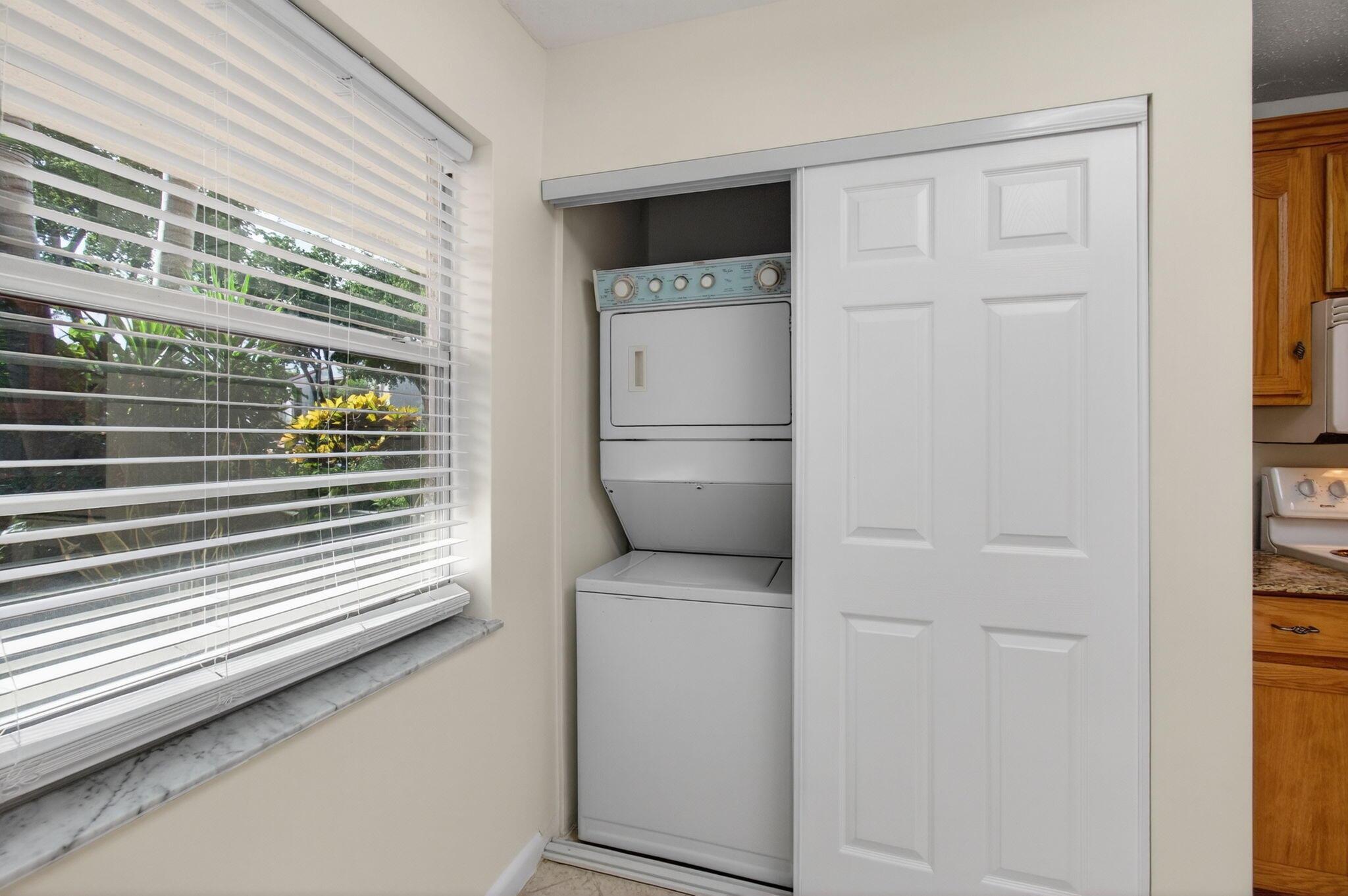 VILLAGES OF ORIOLE ABBEY - Residential Lease