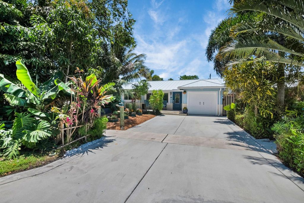 Photo of 548 NW 55th Street, Boca Raton, FL 33487 (MLS # F10506836)