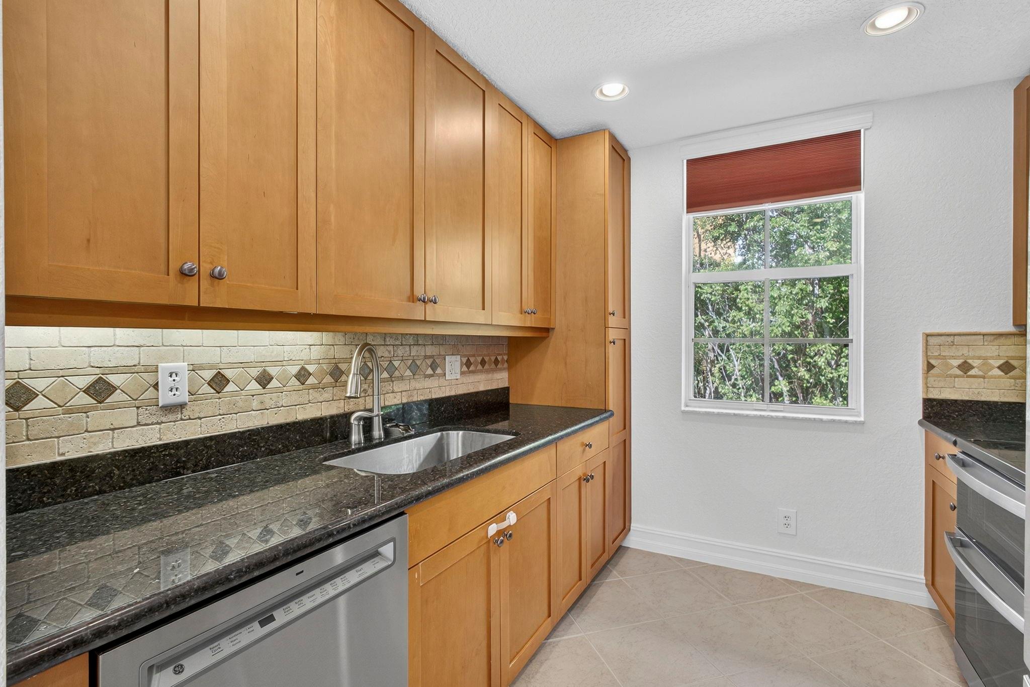 CONVENTION CENTER TH - Residential