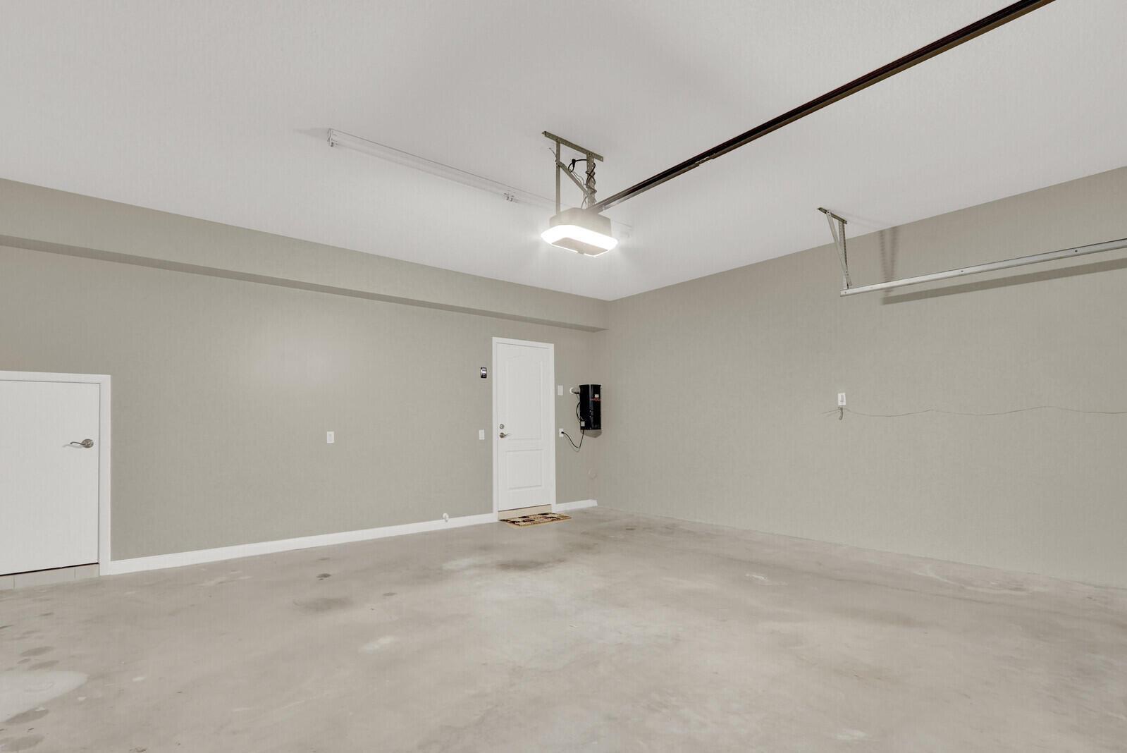 TEQUESTA OAKS - Residential Lease