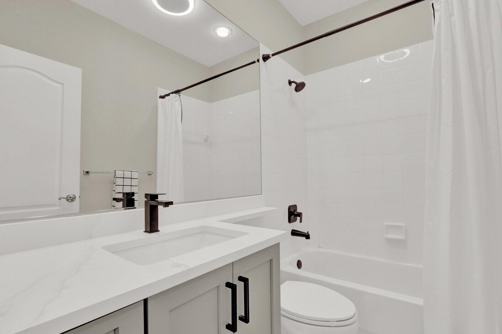 TEQUESTA OAKS - Residential Lease