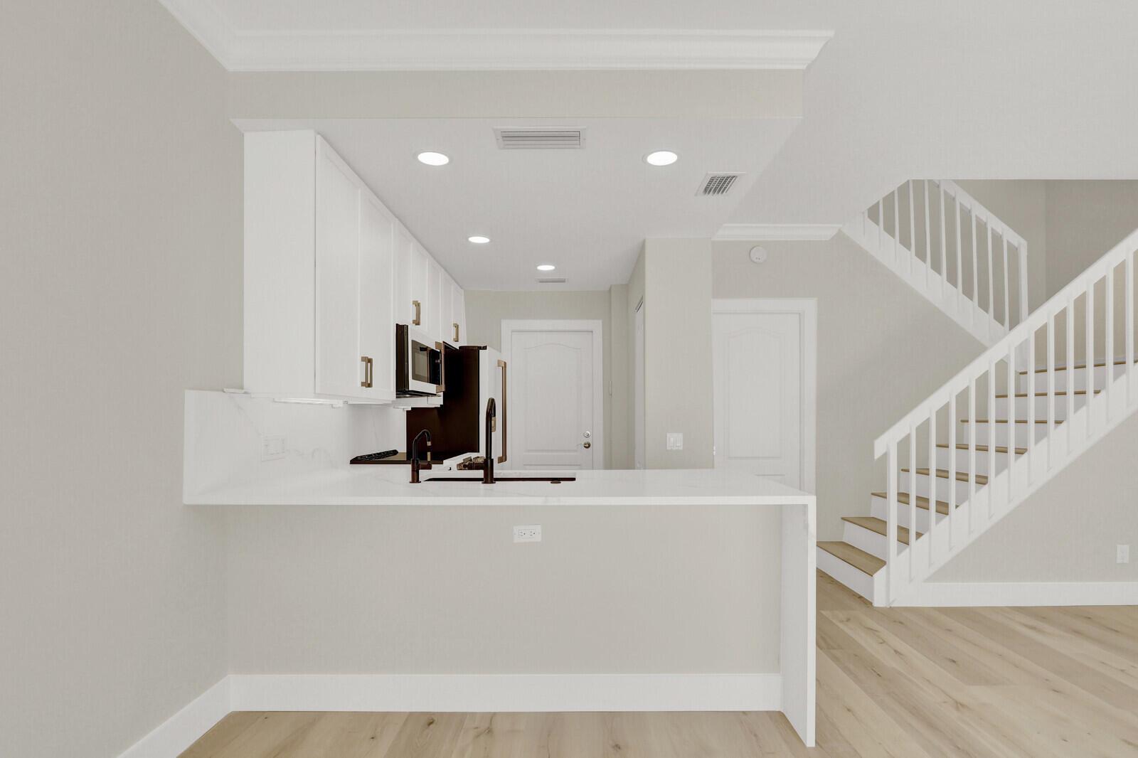 TEQUESTA OAKS - Residential Lease