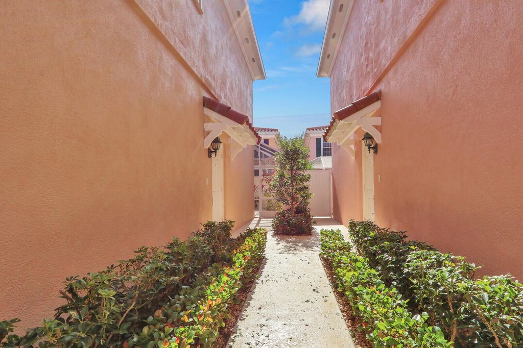 Photo of 28 Live Oak Circle, Tequesta, FL 33469 (MLS # R11146460)