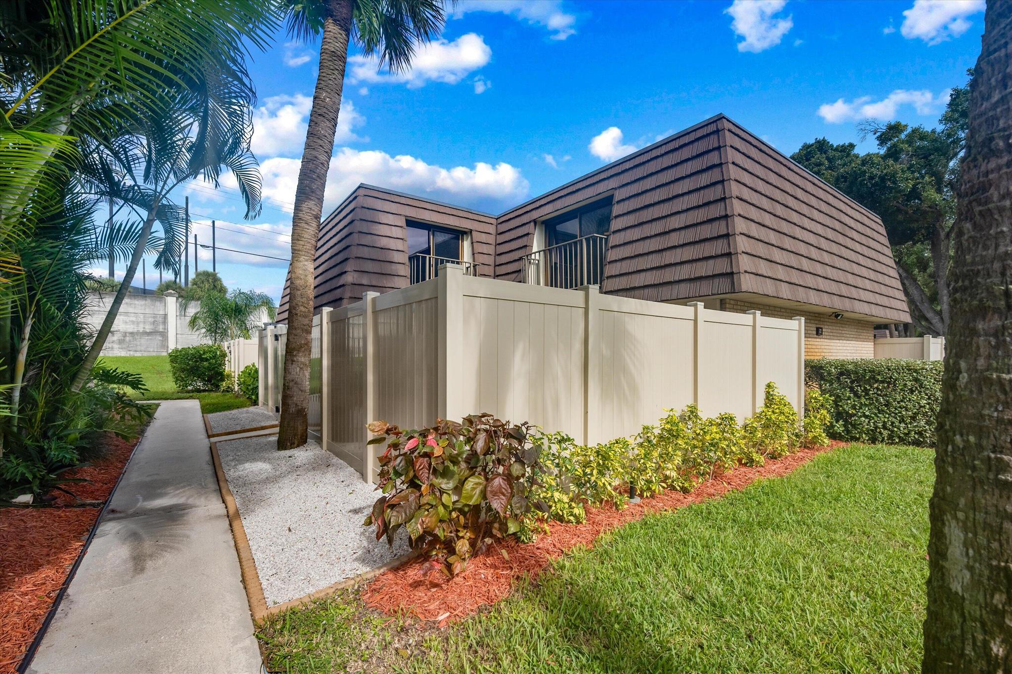 HERITAGE VILLAGE OF P B L - Residential