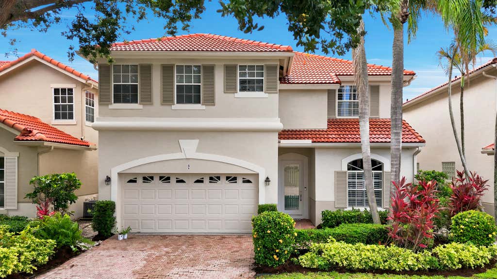 Photo of 2 Monterey Pointe Drive, Palm Beach Gardens, FL 33418 (MLS # B26046506)