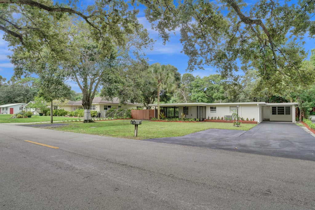 Photo of 5073 SW 28th Avenue, Dania Beach, FL 33312 (MLS # B26077573)