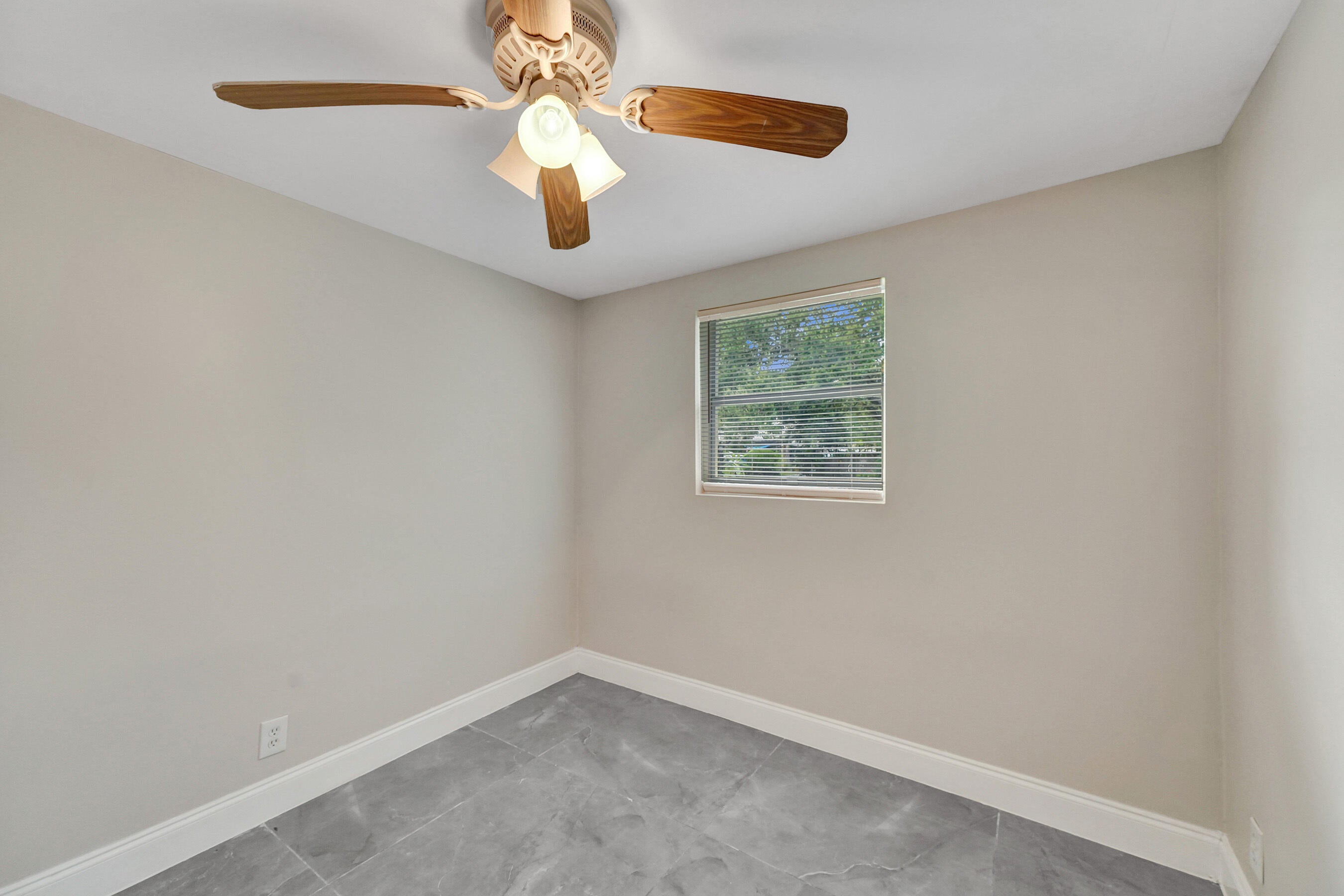 5073 SW 28th Avenue, Dania Beach, FL, 33312/$595,000 4 5073 SW 28th Avenue