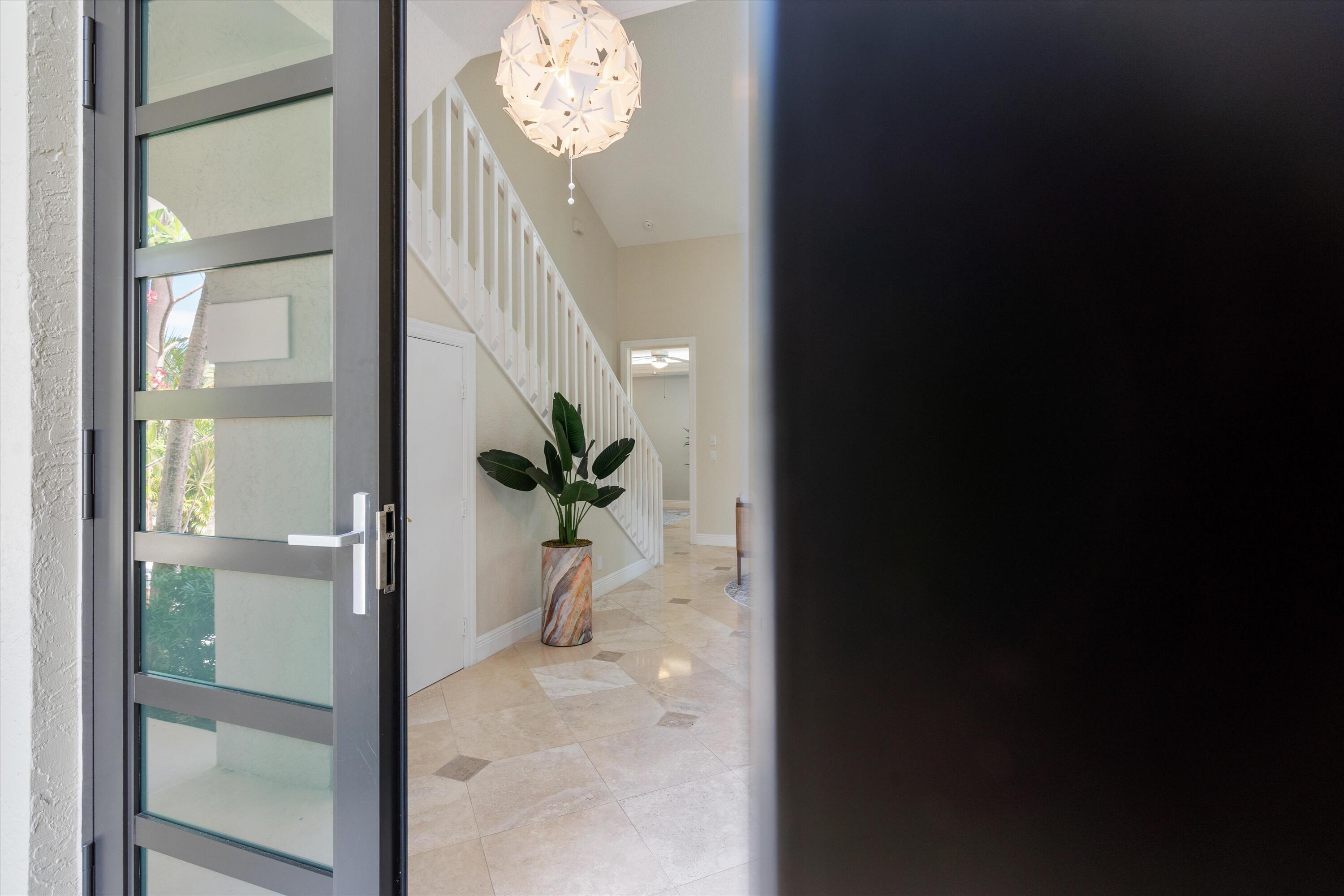 2873 N Miller Drive, Palm Beach Gardens, FL, 33410/$1,800,000 2 2873 N Miller Drive