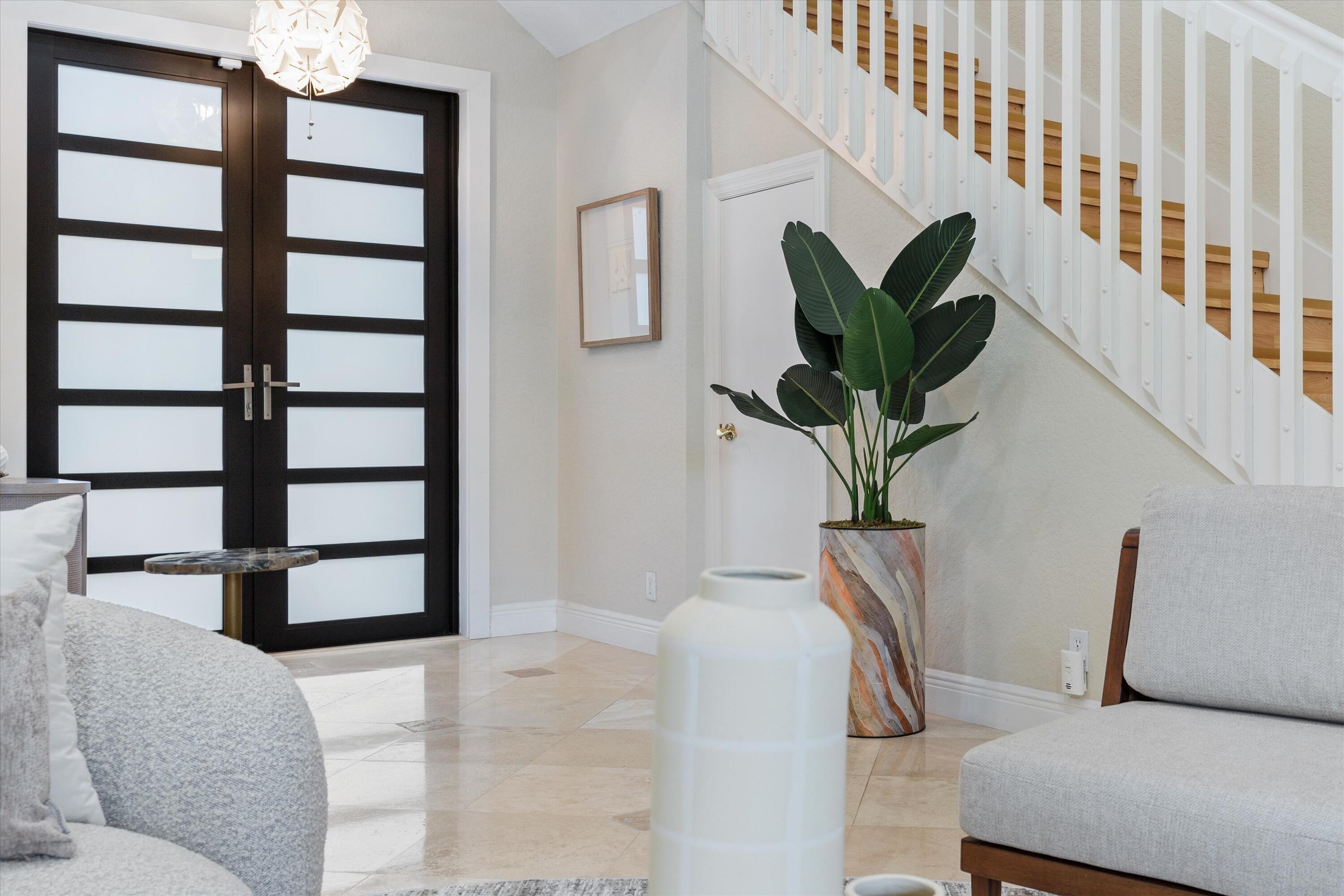 2873 N Miller Drive, Palm Beach Gardens, FL, 33410/$1,800,000 3 2873 N Miller Drive