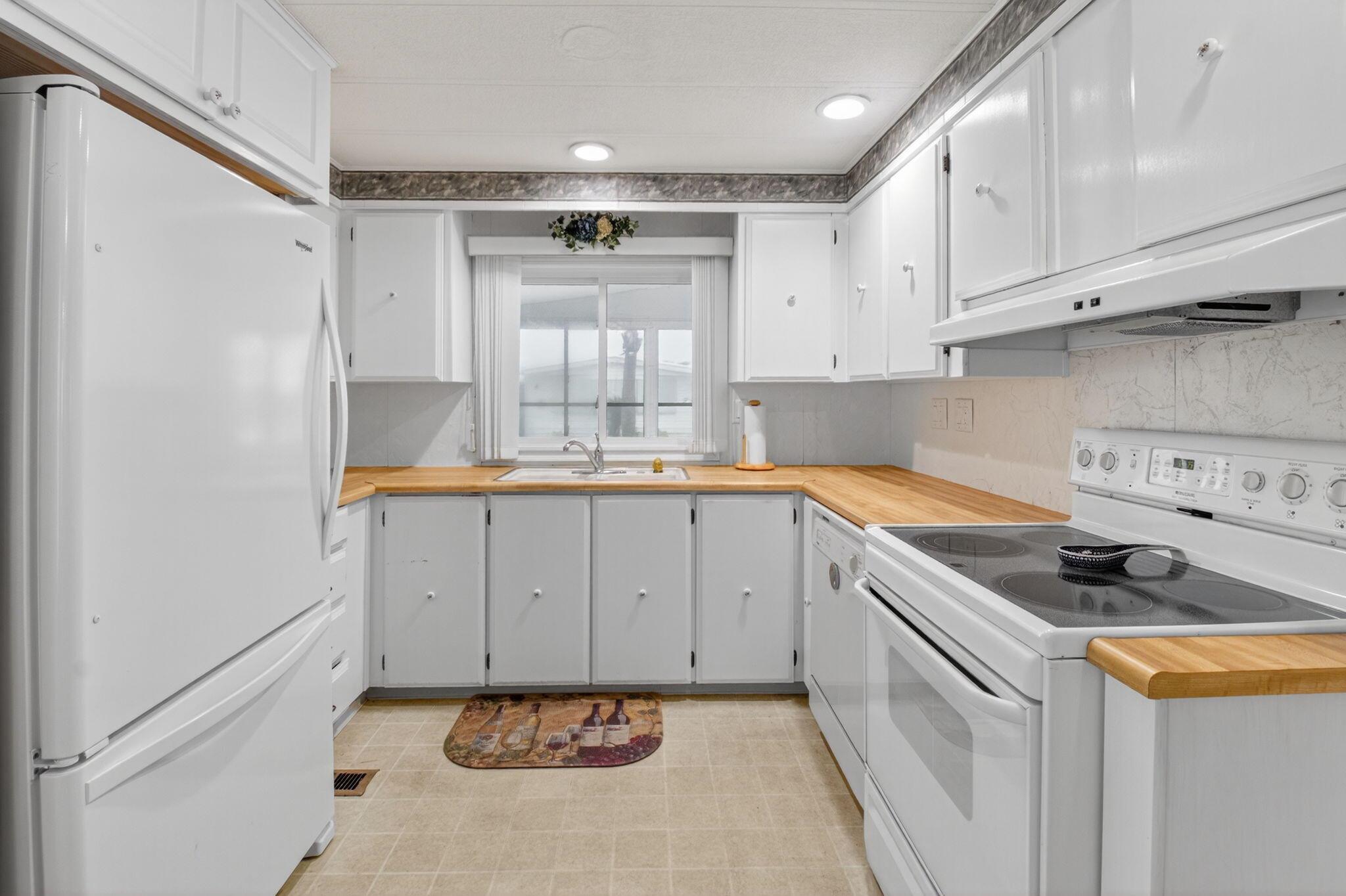 56010 Amparo Bay, Boynton Beach, FL, 33436/$119,000 2 56010 Amparo Bay