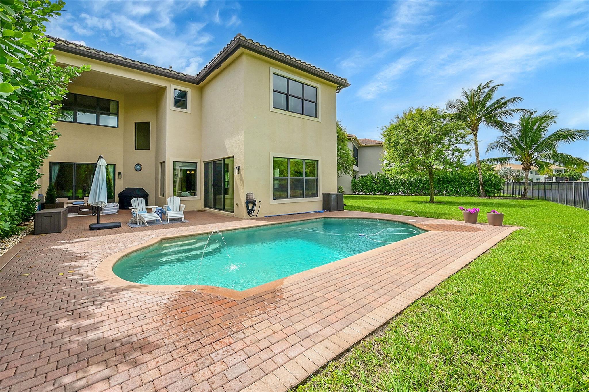 9589 Eden Roc Ct