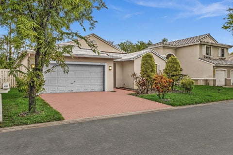 Tiny photo for 3307 SW 49TH Street, Hollywood, FL 33312 (MLS # B26082156)