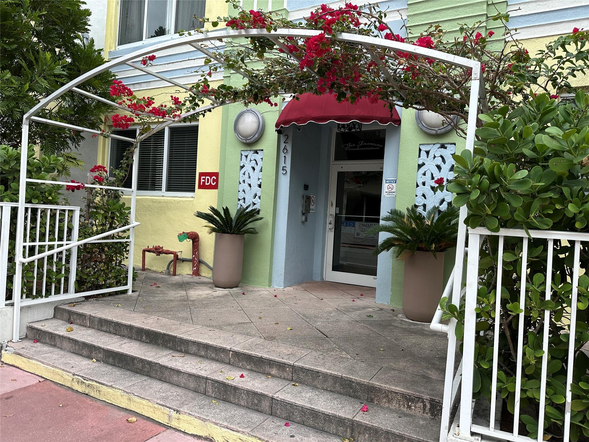 2615 Collins Ave #26