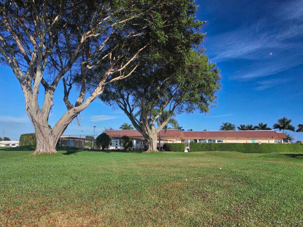 PALM BEACH LEISUREVILLE SEC 10 - Residential