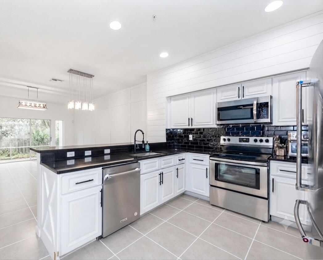 4466 Leo Lane