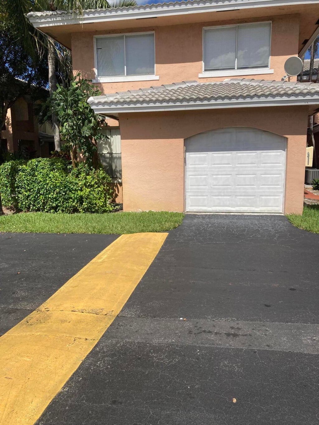 Photo of 3243 NW 44TH Street #1, Oakland Park, FL 33309 (MLS # B26091105)