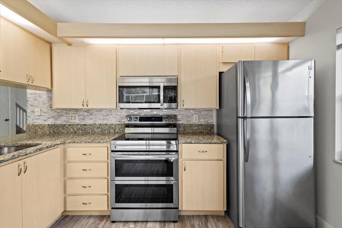 THE MEADOWS AT MARTIN DOW - Residential