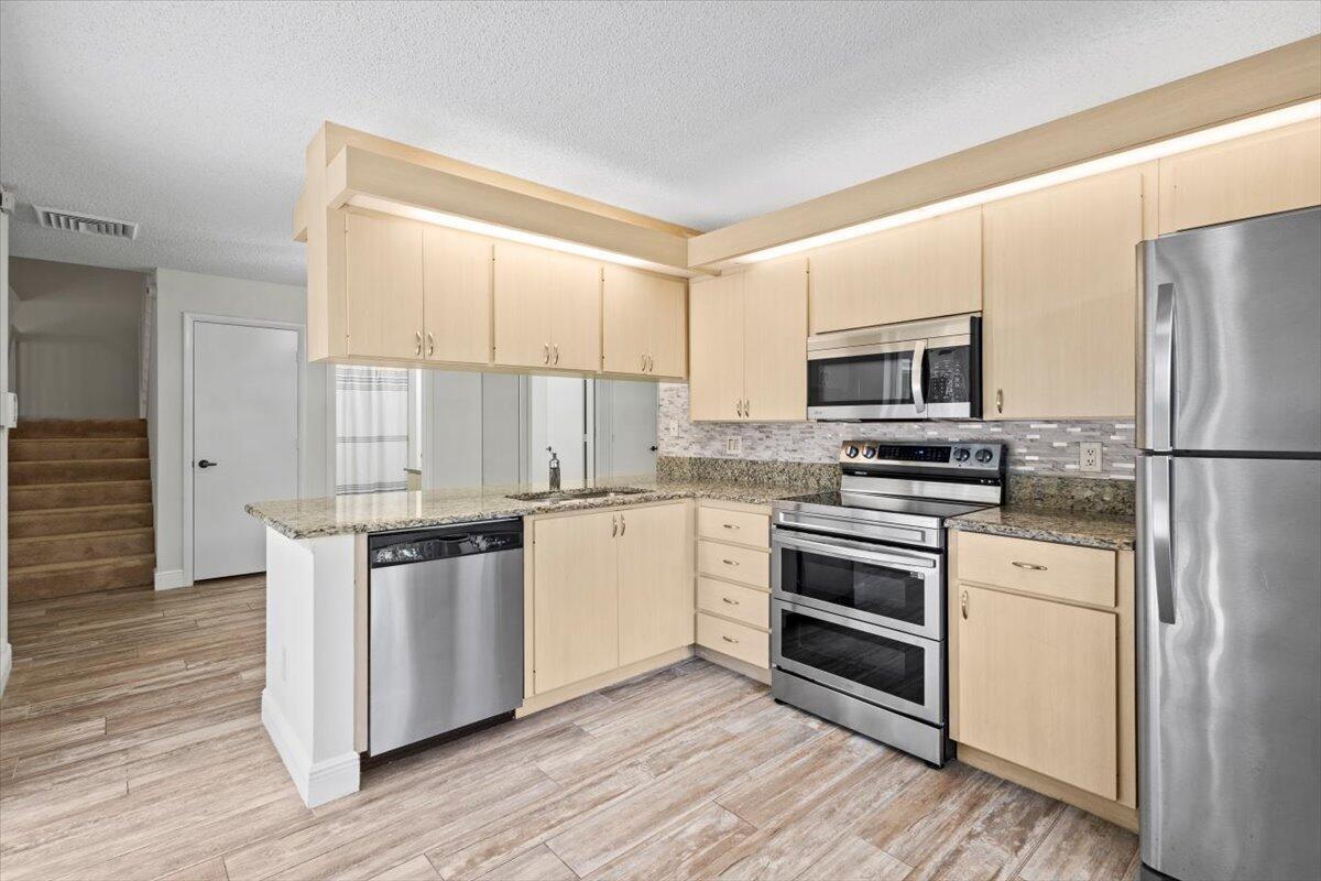 THE MEADOWS AT MARTIN DOW - Residential